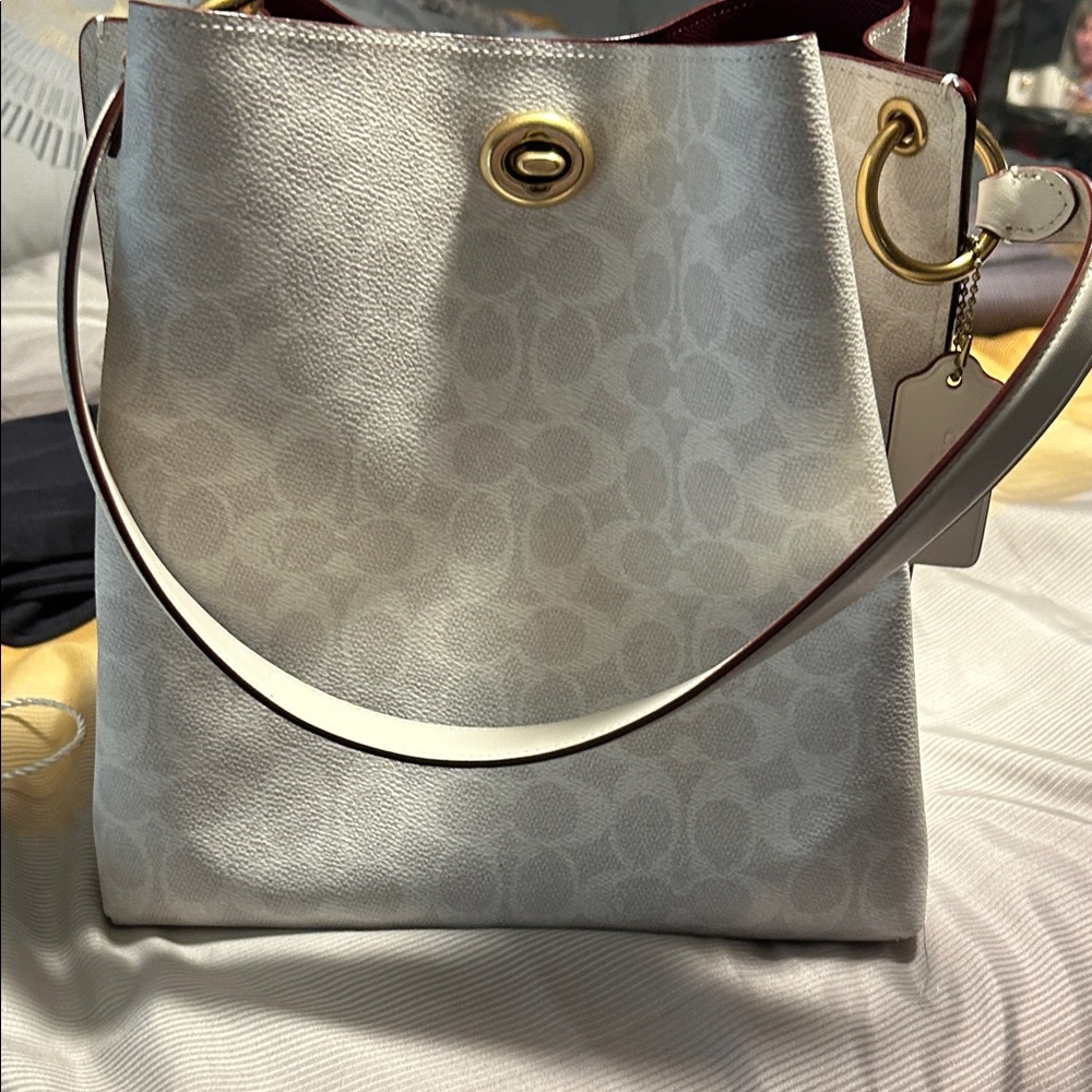 Coach White and Gold Shoulder Bag